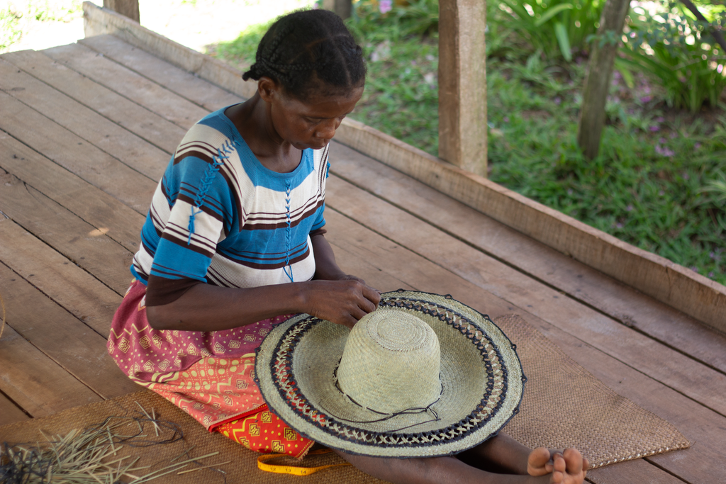 Handwoven Floppy Sun Hat: Breezy Chic Coverage