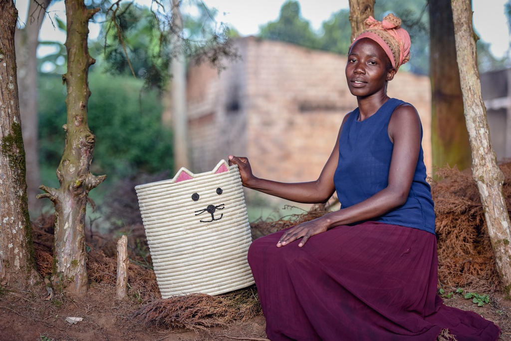 Uganda Cat Bin: Whimsical, Cute storage