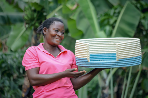 Handcrafted Round Pet Bed: Circular Comfort, Et​hical Craft